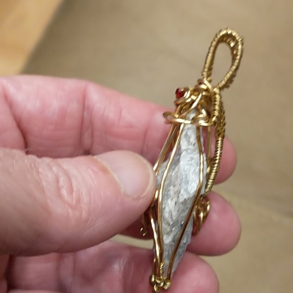🇨🇦 Wire Wrapped Stone Pendant - Picture 4 of 4